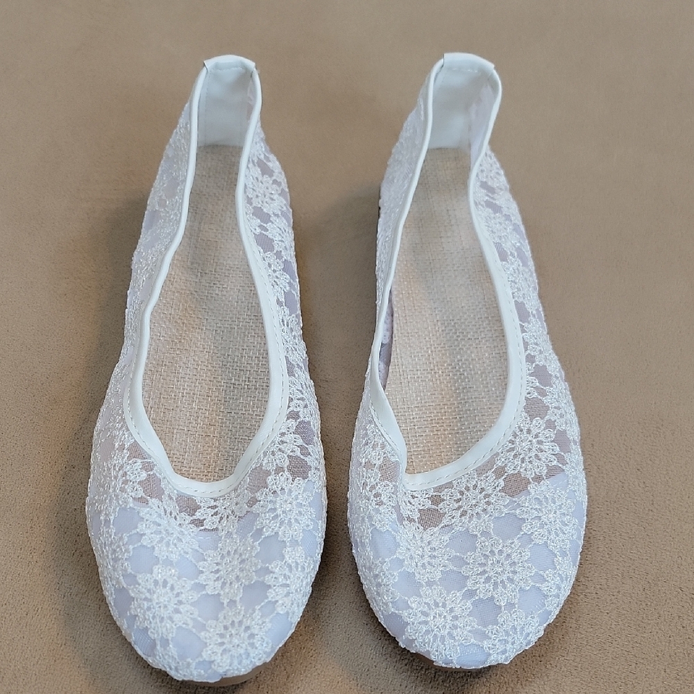 White Floral Lace Women's Ballet Flat Slip-on Shoes Size 39 NWOT